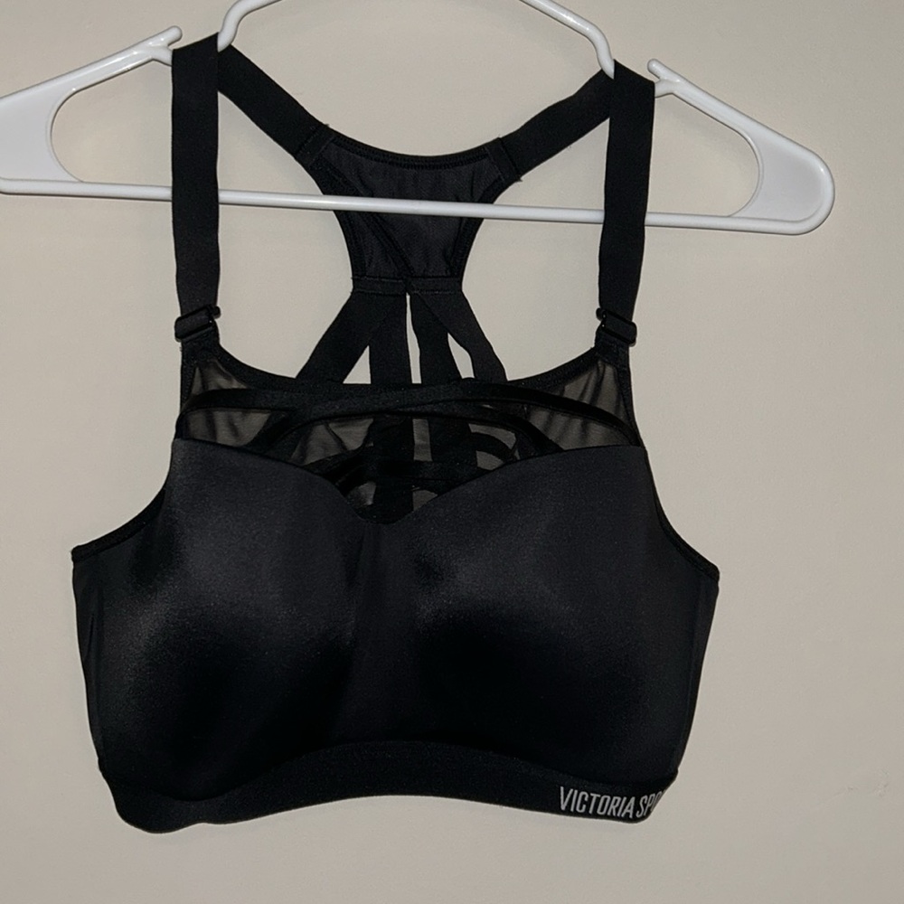 Like New Victoria’s Secret Sports Bra 36D in Black, built in support padding